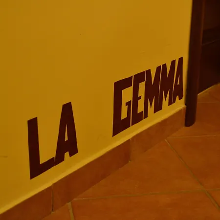 La Gemma 4* Napoli